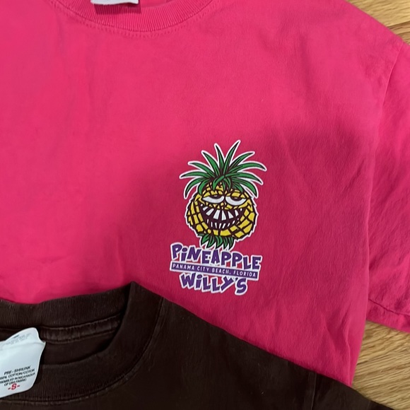 Bundle of two pineapple Willy’s T-shirts. - Picture 3 of 11